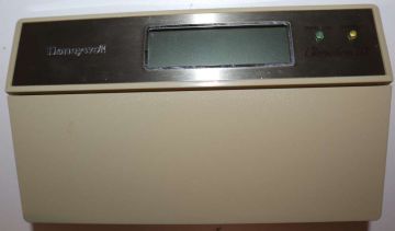 Honeywell T8600A1000 Chronotherm Thermostat Heat Only