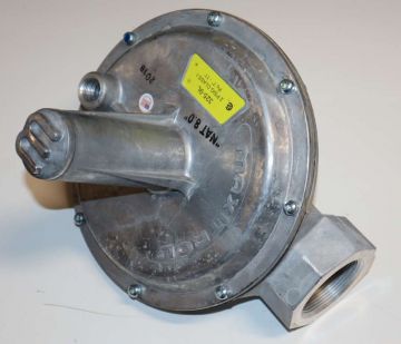 Maxitrol 325-9L 2 inch Gas Regulator 2 lbs  In - 7 inch-11 inch Out